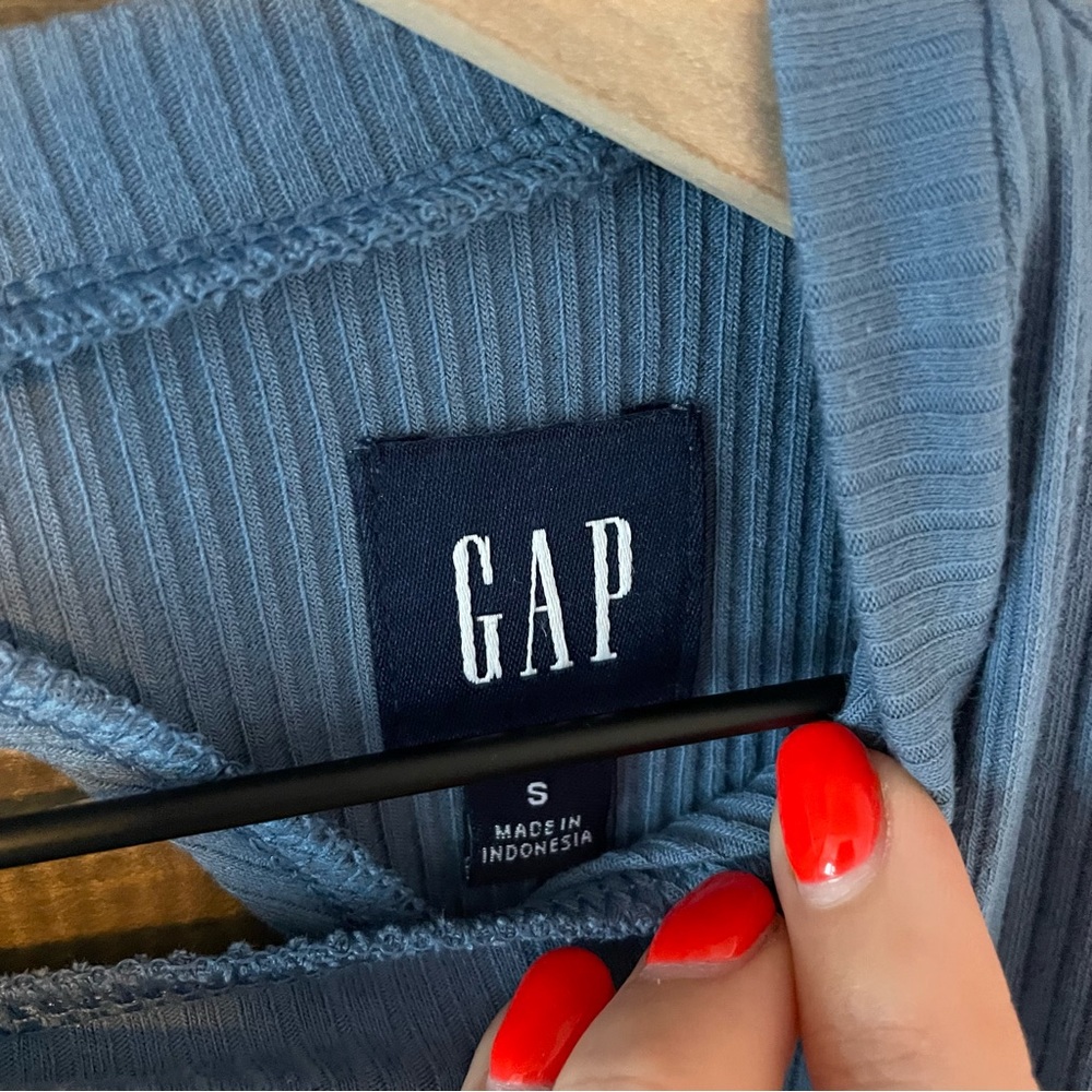 NWT GAP Ribbed Long Sleeve Top w/ Back Cutout - Picture 4 of 5